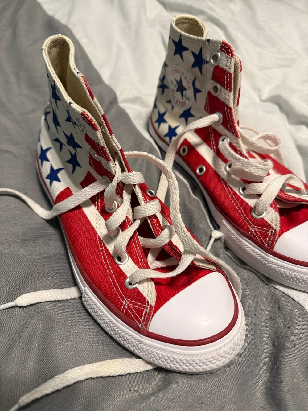 Converse all star Chuck Taylor USA flag, Stars $ Stripes high tops kids size 2.